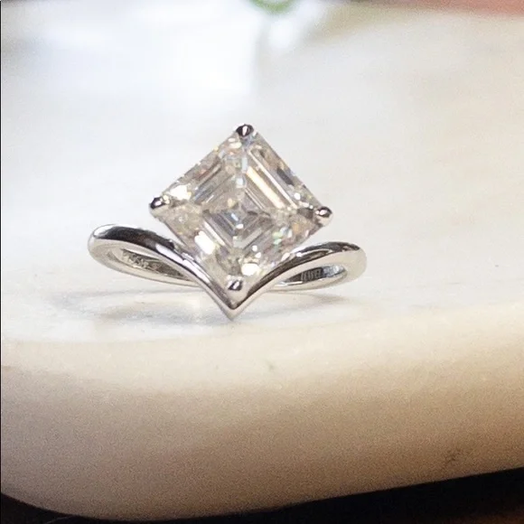 14k White Gold 2.5ct Asscher cut Chevron Ring - Picture 8 of 12